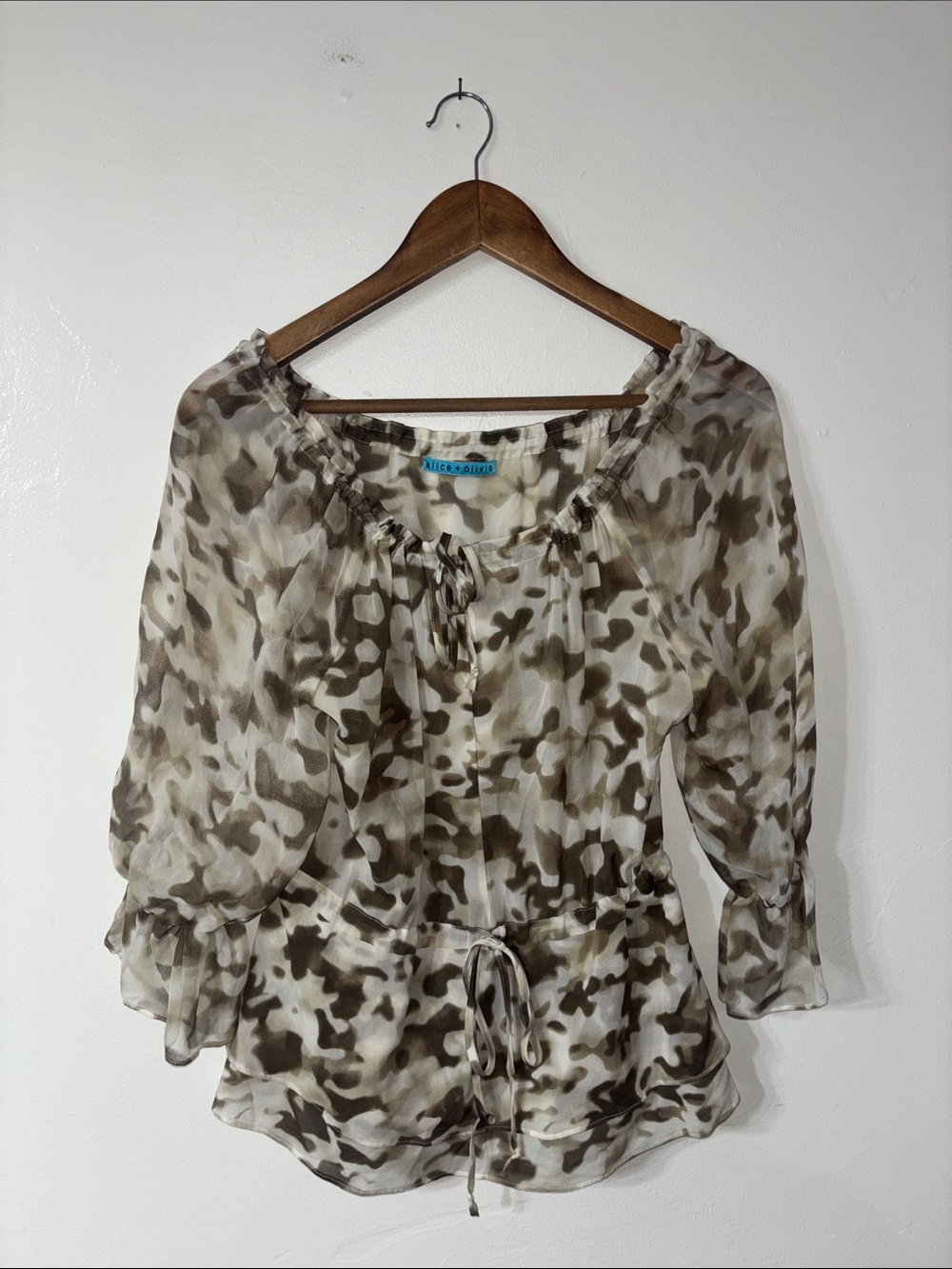 Alice + Olivia Silk Long Sleeve Blouse Tan Brown Print Ties Classy